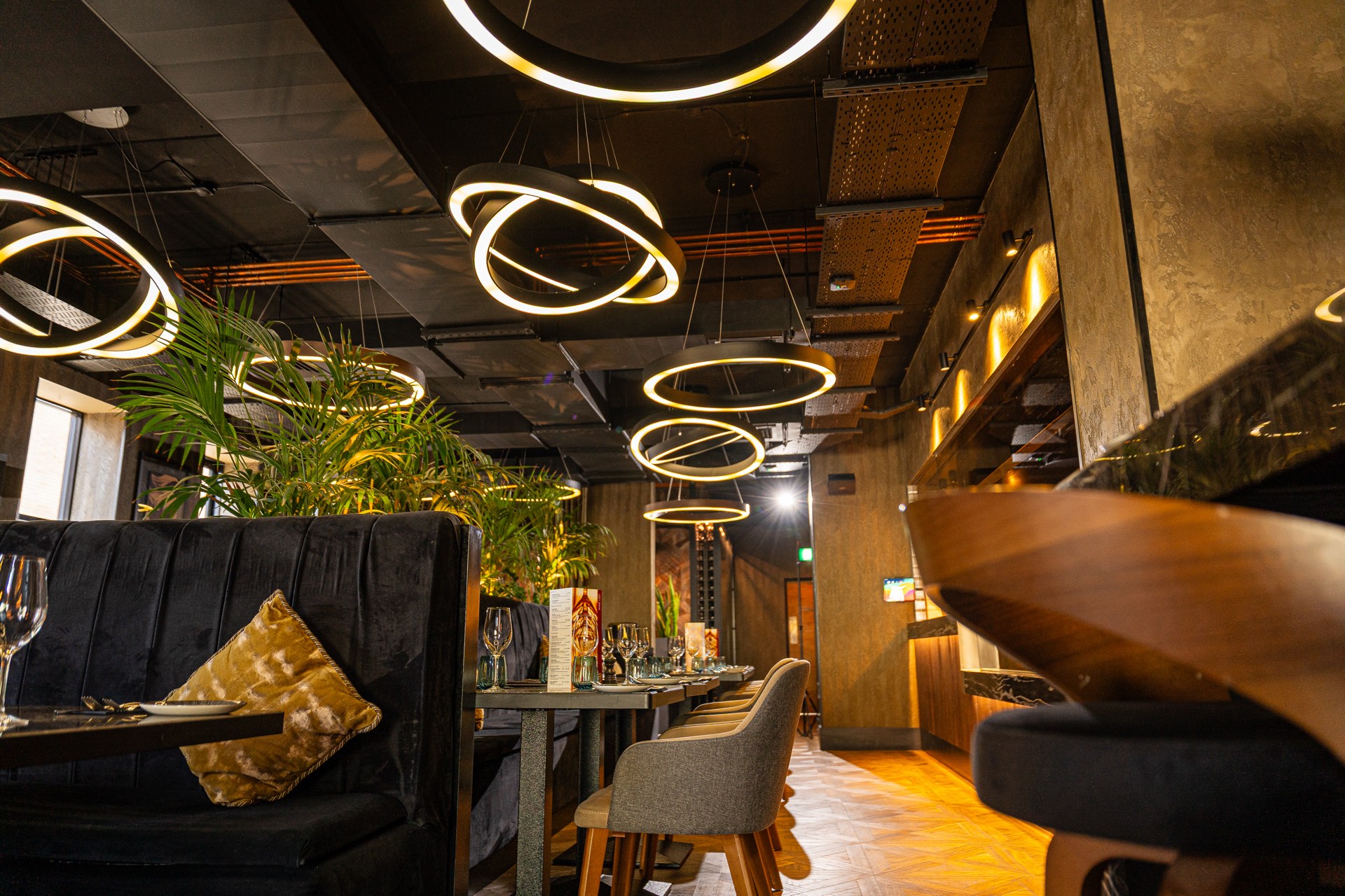 The dining room at Izgara, set for service